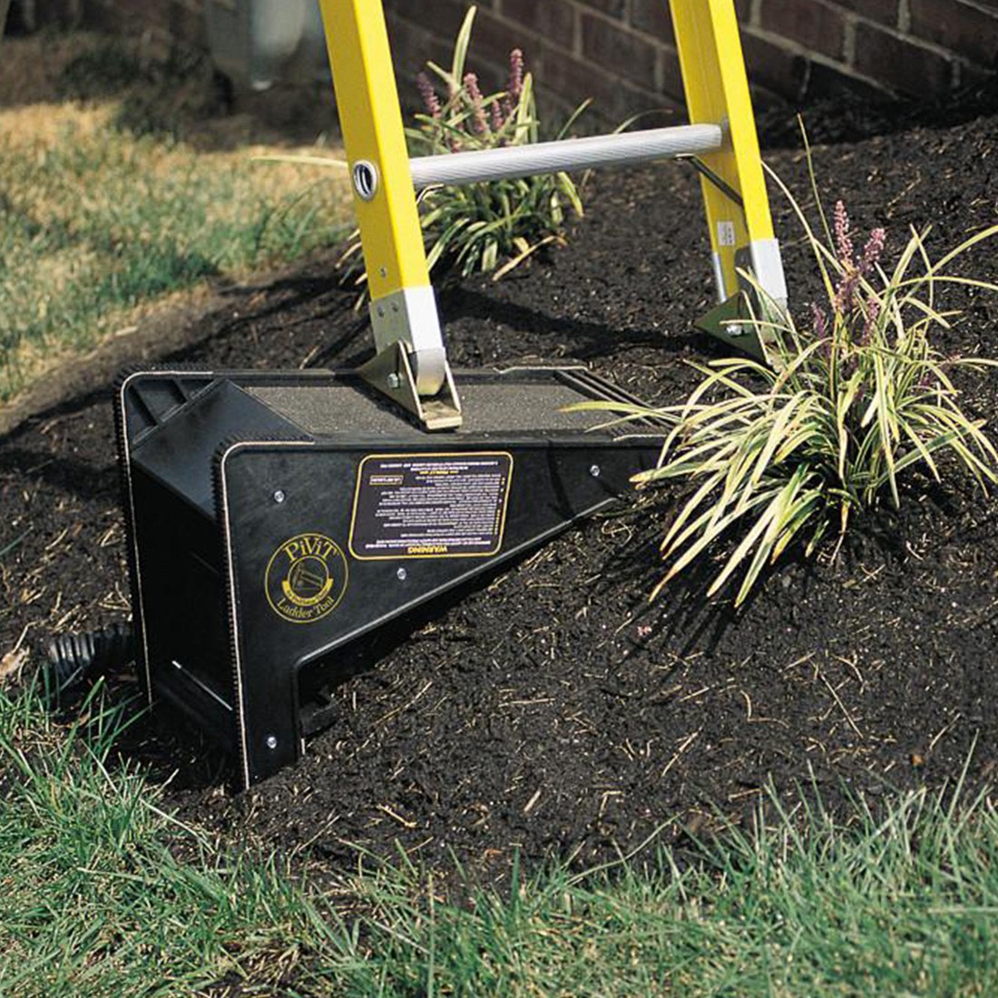 Pro-Vision-Tools-Pivit-Ladder-Tool-on-Ground