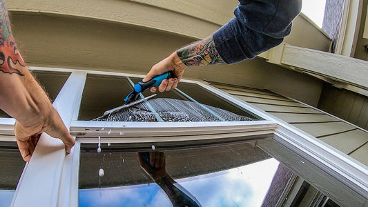Window Cleaning with Squeegee and Moerman Excelerator 2.0 Squeegee Handle