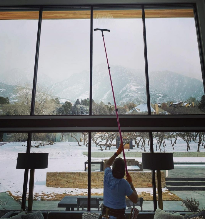 How do you remind a customer of an appointment?