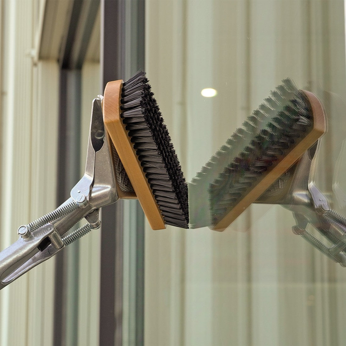 Pulex Brush for Clamp Lifestyle View