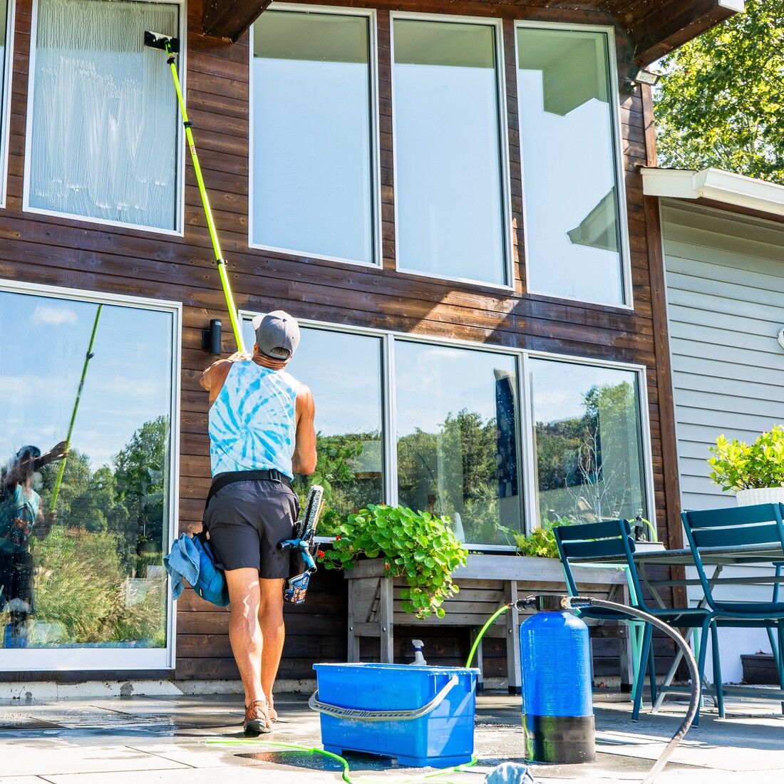 Blue Rectangular Window Cleaning Bucket