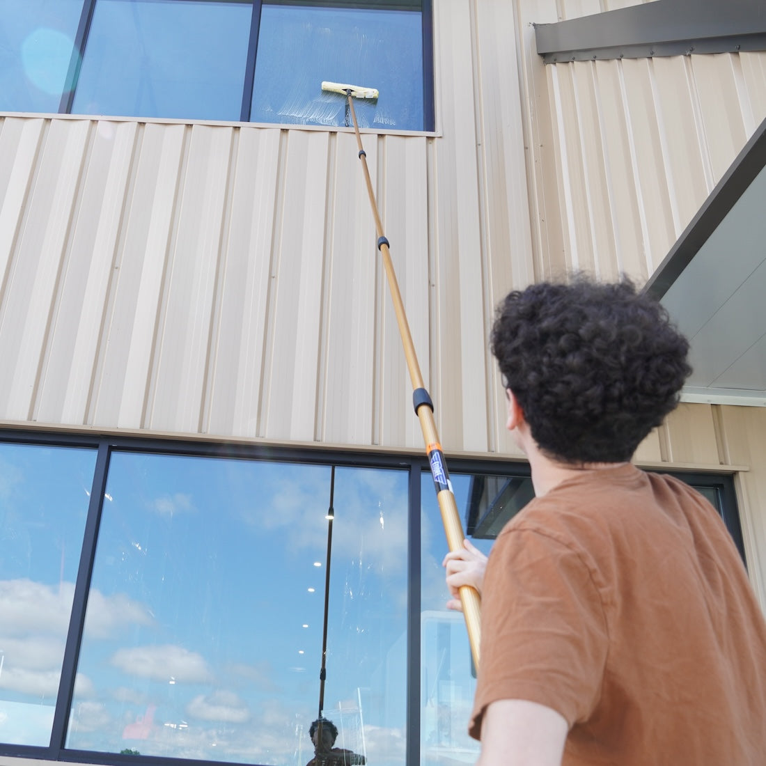 Extended Ettore Pole on Glass