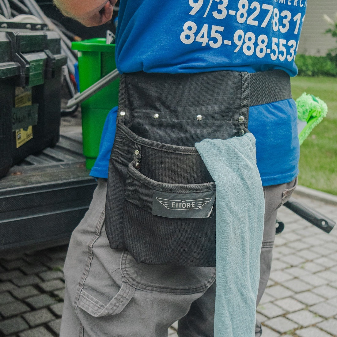 Ettore Scraper Pouch Lifestyle View