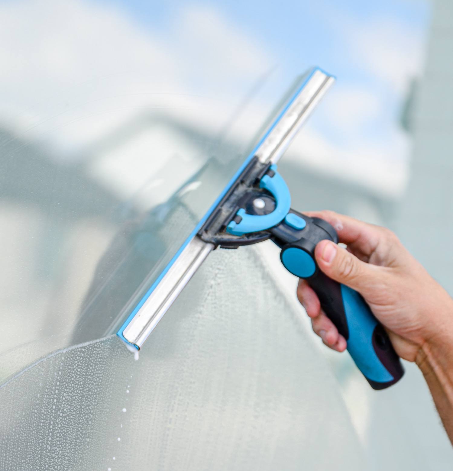 Best window cleaning equipment to keep in your home