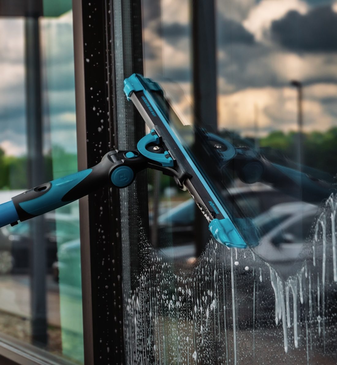 Moerman Complete Squeegee on Glass