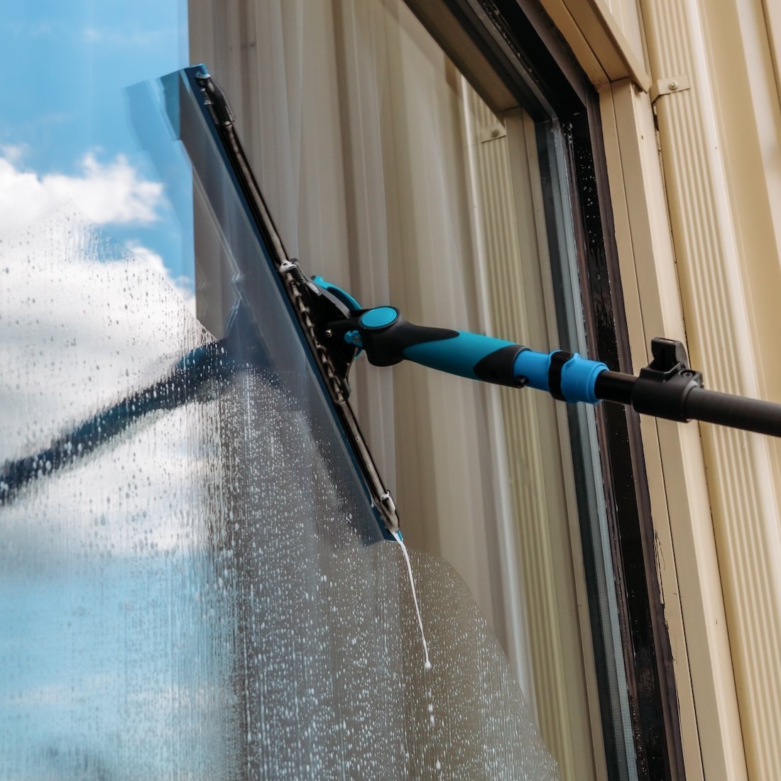 Moerman Complete Squeegee Cleaning on Glass