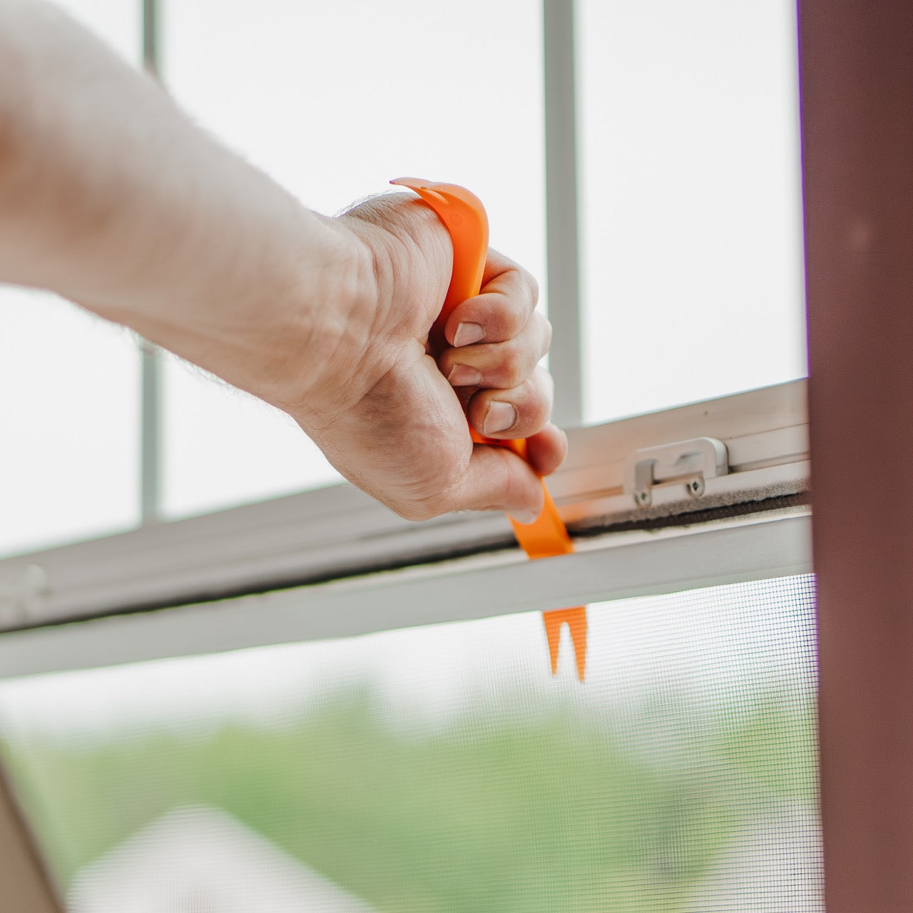 ScreenPop Screen Removal Tool In Action