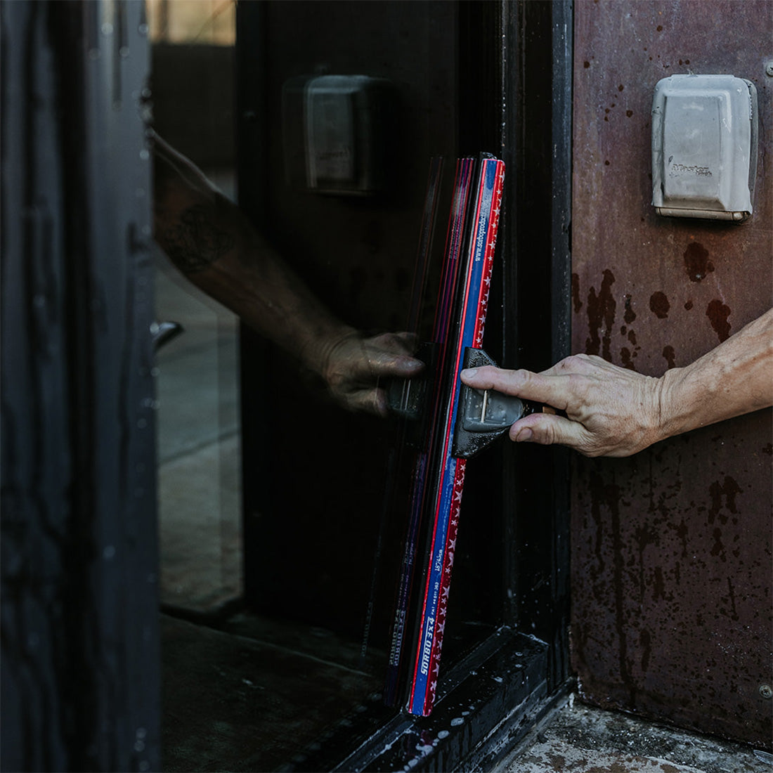 Sörbo Red White and Blue Channel - 18 Inch Action View