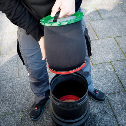 Unger HydroPower Ultra 1-Stage Resin - Single Bag Inserting Into Unger HydroPower Ultra1 Stage System View