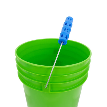 Snappy Grip Bucket Handle In Use View